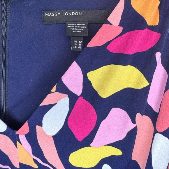 Maggy London 12 V Neck Floral Dress - Picture 3 of 3